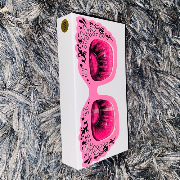 Eyelashes - Picture 1 of 2